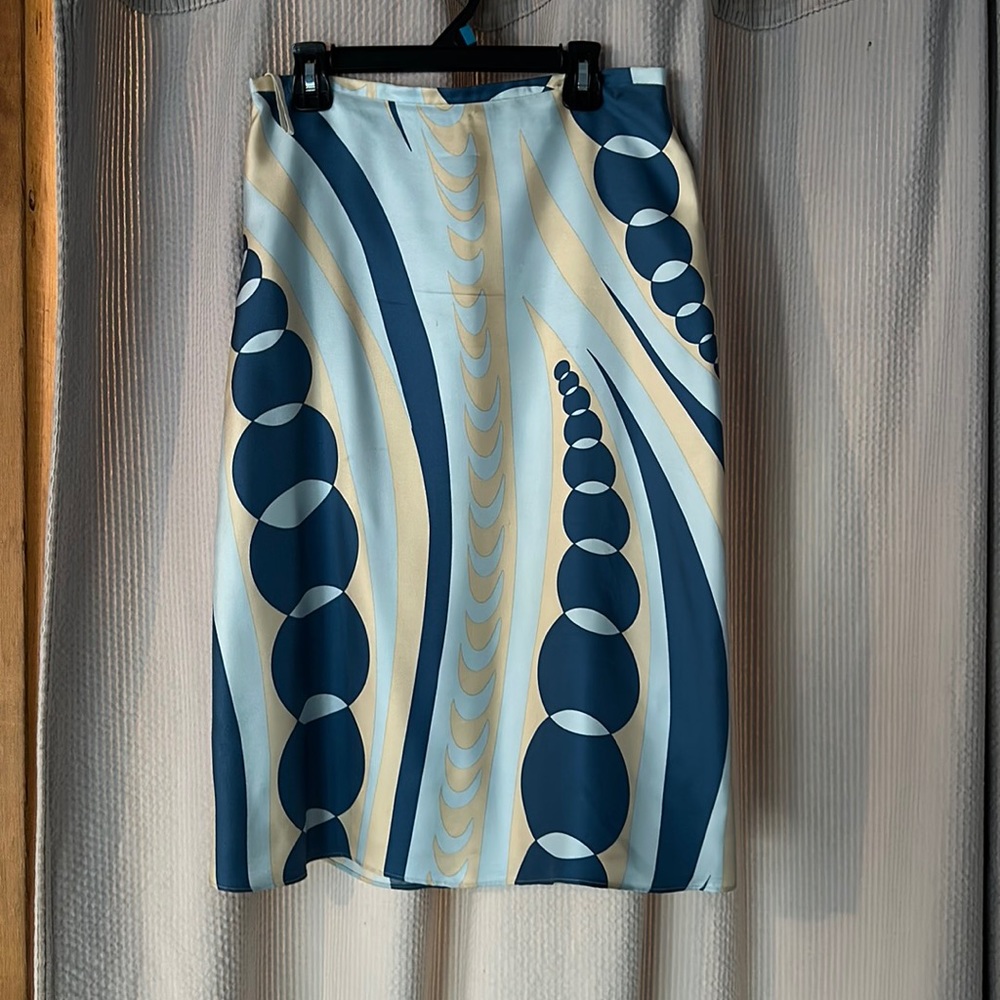 Banana republic, vintage, size 4 silk skirt.